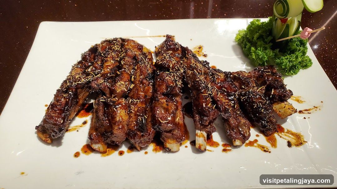 Grilled Ribs with Herbs and Garnish