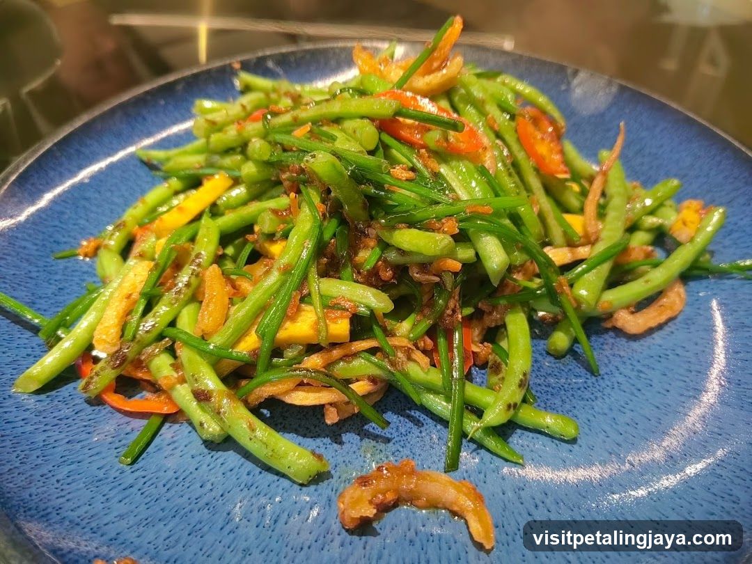 Stir-fried Green Beans with Shrimp and Egg